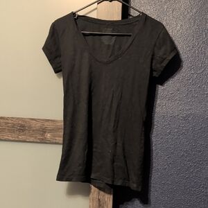 No Boundaries Women's Black V-Neck Short Sleeve Tee